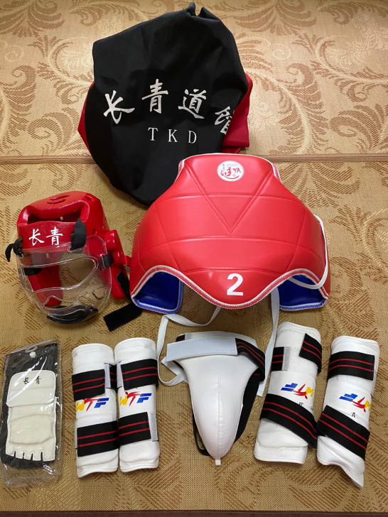 跆拳道全套实战护具，八件套加包，九成新，孩...