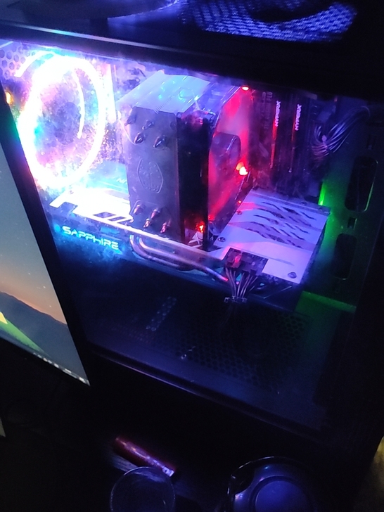 出自用电脑电源，先马，额定五百瓦。购于19...