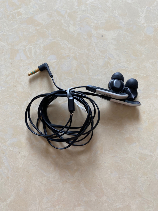SONY 索尼耳机 原装正品,无拆无修。9...