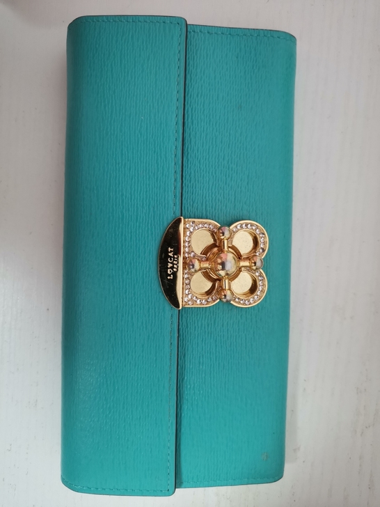 女士钱包，买了也一直没用，闲置久了，有点印...