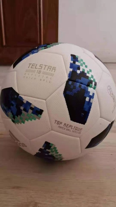 闲置足球，买来送外甥的，这小家伙不爱运动原...