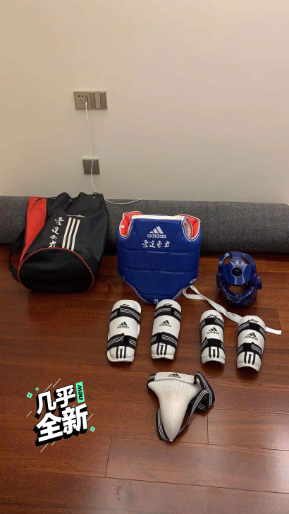 阿迪达斯正版儿童跆拳道护具全套95新。