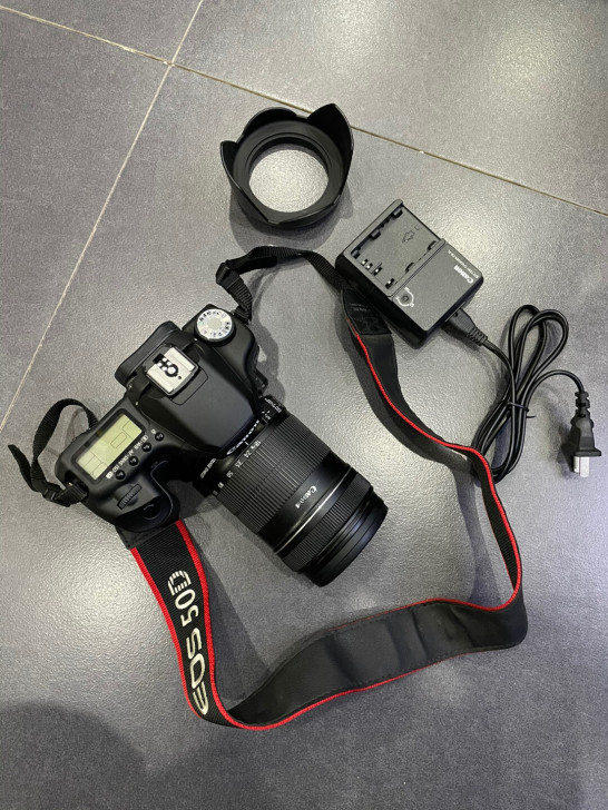 50D 18-135 正常使用，带充电器