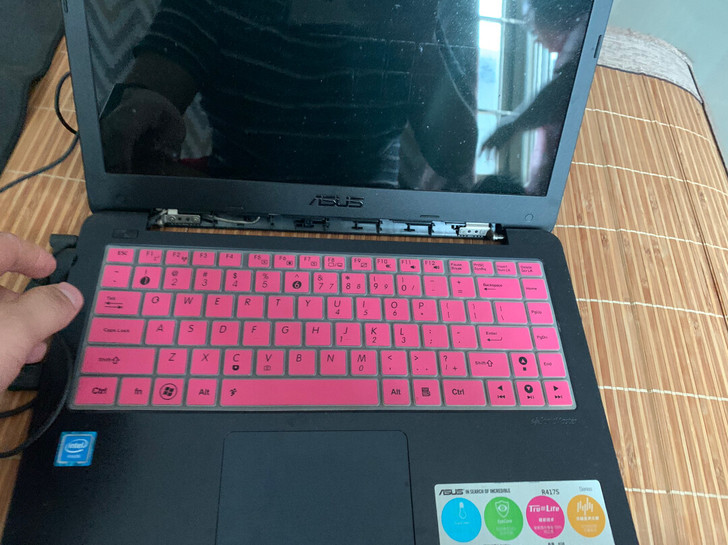 自用闲置笔记本华硕，除了标记这里不小心碰掉...