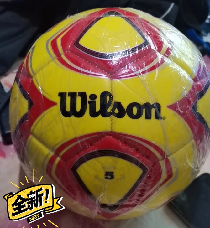 全新正品威尔胜足球，低价出售。 感兴趣的话...
