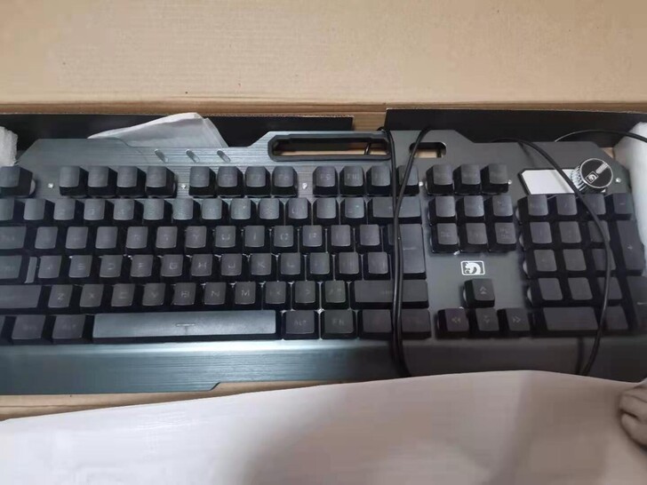 家里的有线键盘太脏了，买个新的准备换结果用...
