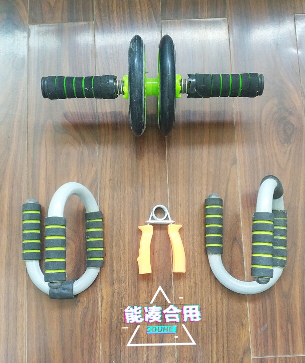 闲置健身用品，自己木有能力使用。。。健腹轮...