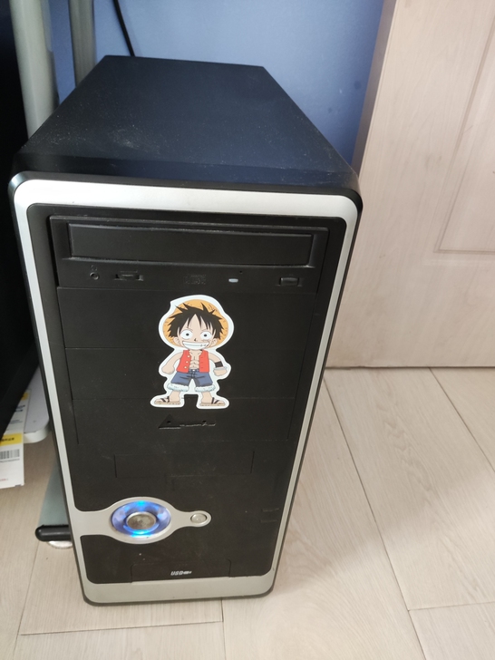 电脑机箱，不含显示器