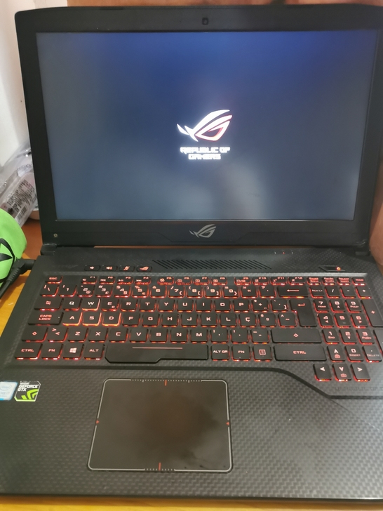 华硕rog玩家国度游戏本 i7-8750...