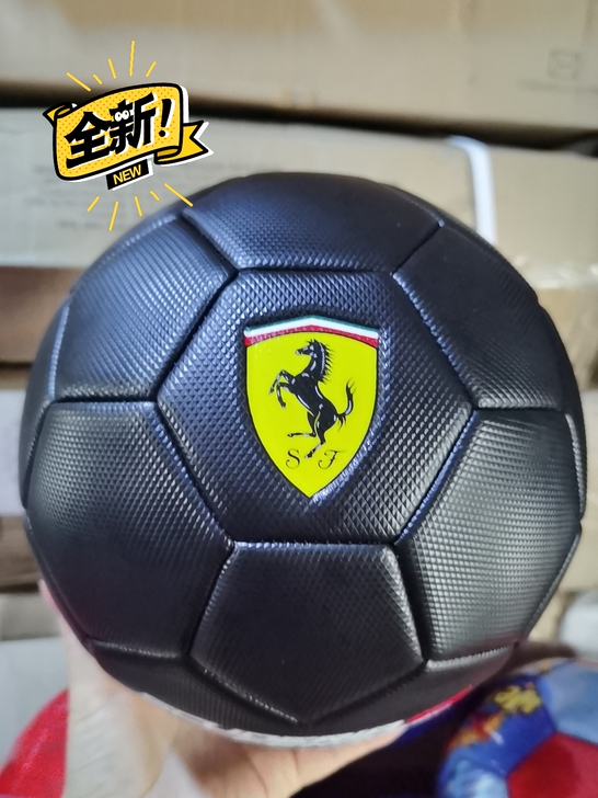 法拉利黑色螺纹5号拼接足球，注：足球不适合...
