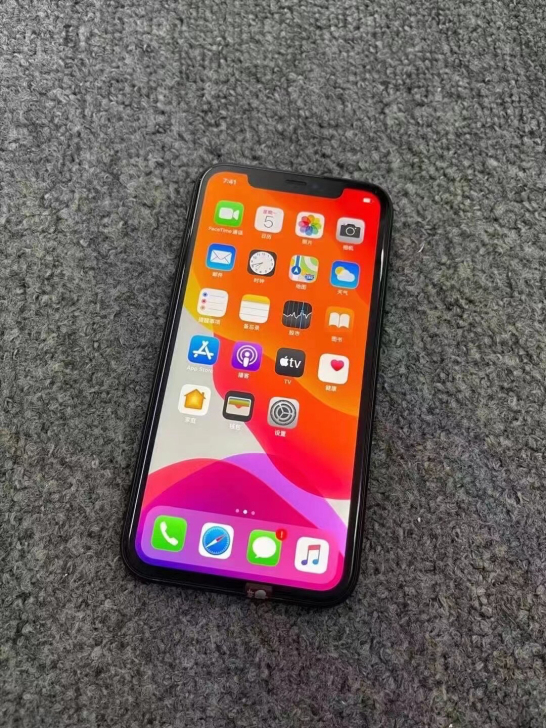 出一台苹果11 三网64 全网通 98新靓...