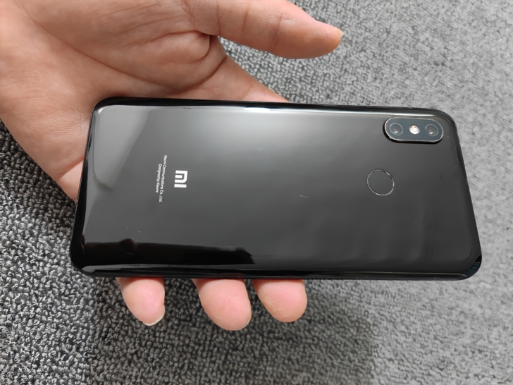 小米8，8+128.可以刷面具root。功...