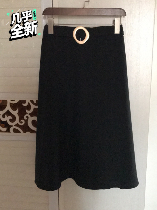 A字版半身裙,气质女生必备,买来穿了一次,...