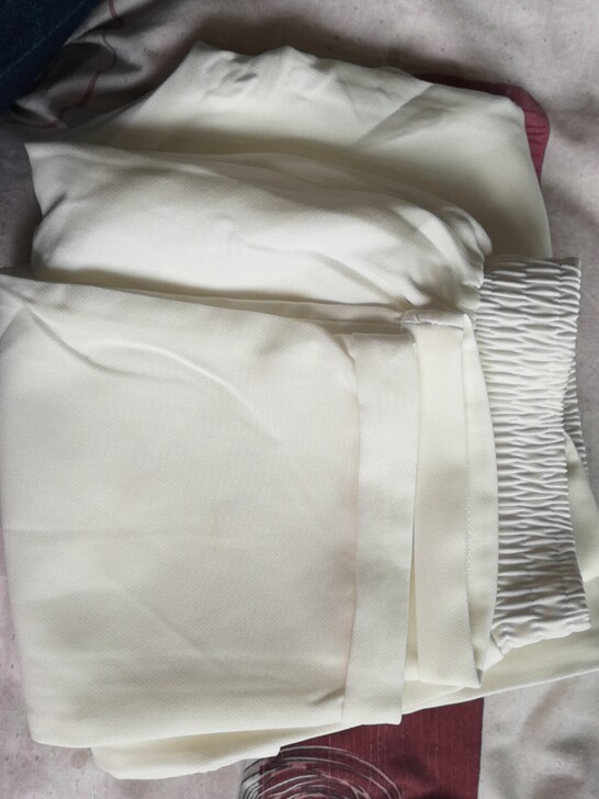 全新女士夏季白色裤子，应该是7分裤，品如图...