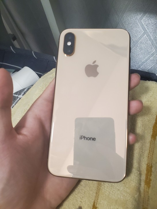 自用苹果Xs64g,没过保手机99新,一点...