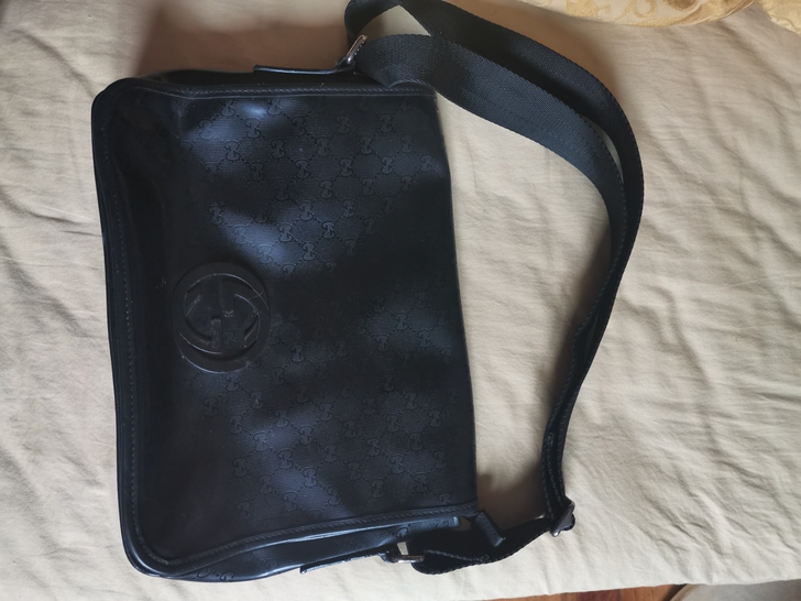 多款男士女士皮包,有全新,有九成新,需要的...