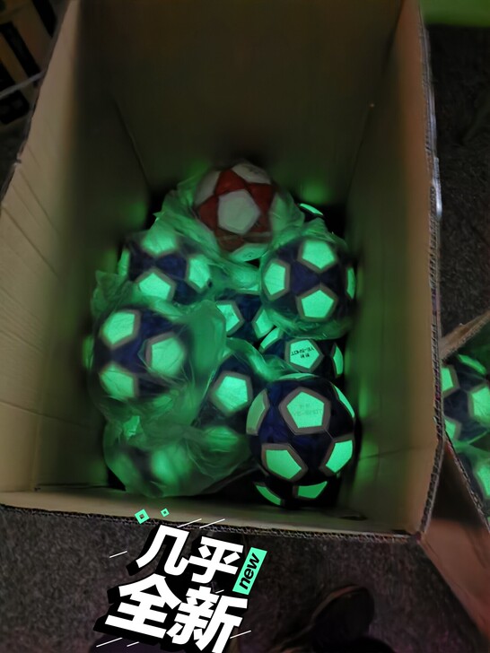 夜光足球,全新,外贸订单剩的库存,18美刀...