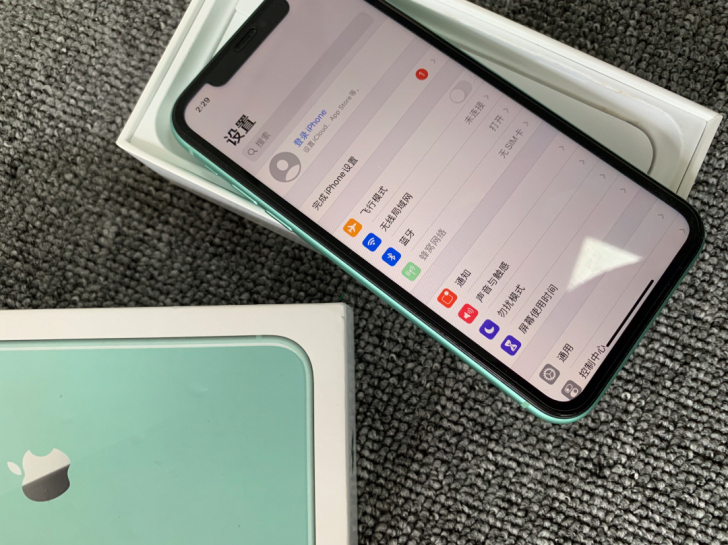 #iPhone#小姐姐自用一台苹果绿色手机...