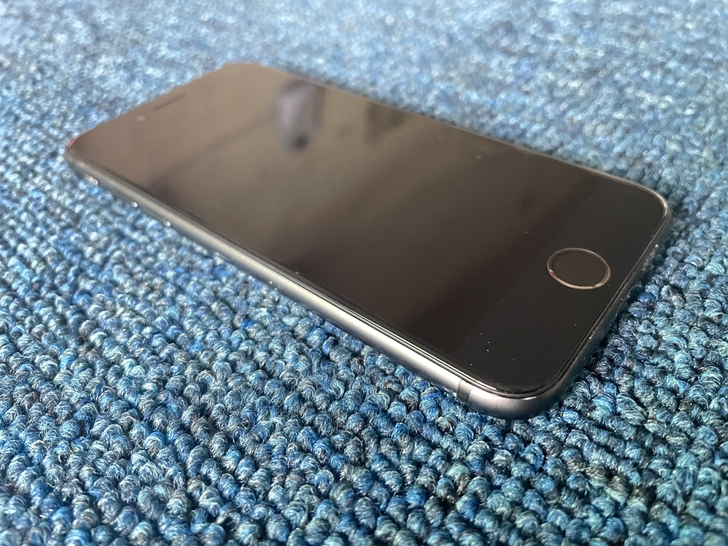 自用苹果8 64g    9新