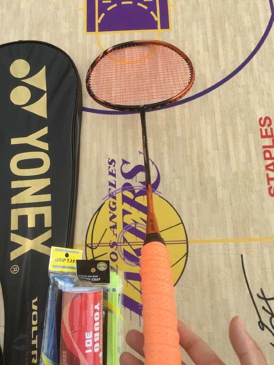 体育老师个人低价转让一支尤尼克斯羽毛球拍天...