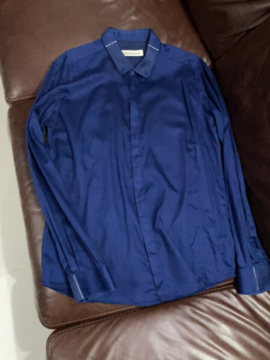 实体店入品牌藏蓝色男衬衫，175码，领子掉...