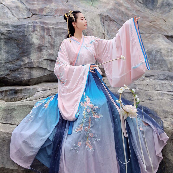 转卖凤栖,衣服好看,但是我的身板撑不起来,...