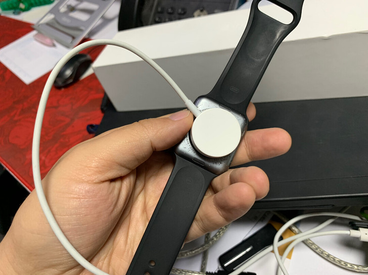 applewatch一代外观5成新或伊拉克...