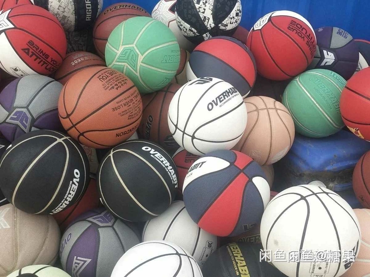 八成新军哥篮球，郑慧杰篮球，要哪个颜色直接...