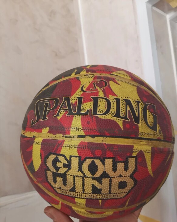 二手 斯伯丁 一体 耐磨 七号 篮球