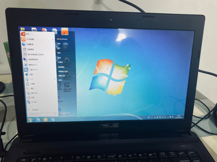 华硕，八成新，大学时期买的，闲置物品，低价...