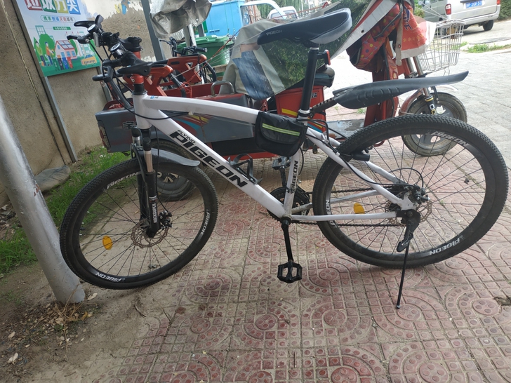 果然还是公路车帅一些,想卖了这个换公路车。...