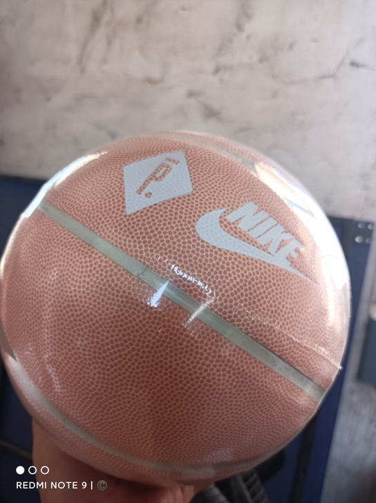 处理两个耐克七号篮球成人篮球,低价转让全新...