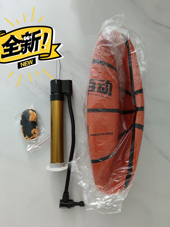 百动篮球，我也不懂什么牌子的，就看球上是这...