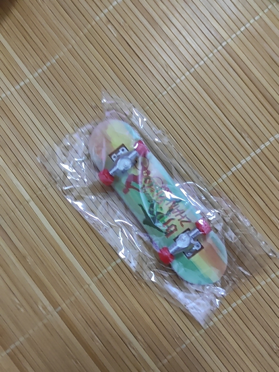 出，全员噤言手指滑板