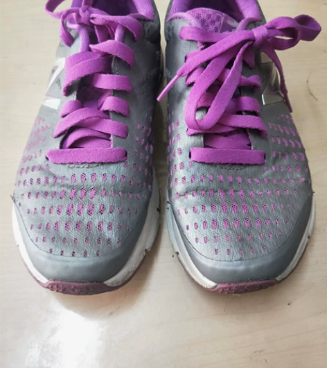 新百伦正品女鞋37码。无破损，有瑕疵，起皮...