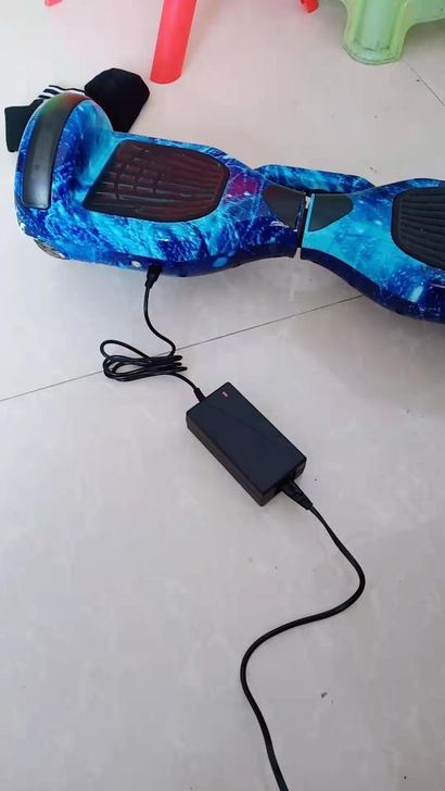 全新平衡车充电器带线锂电池三3孔36V42...