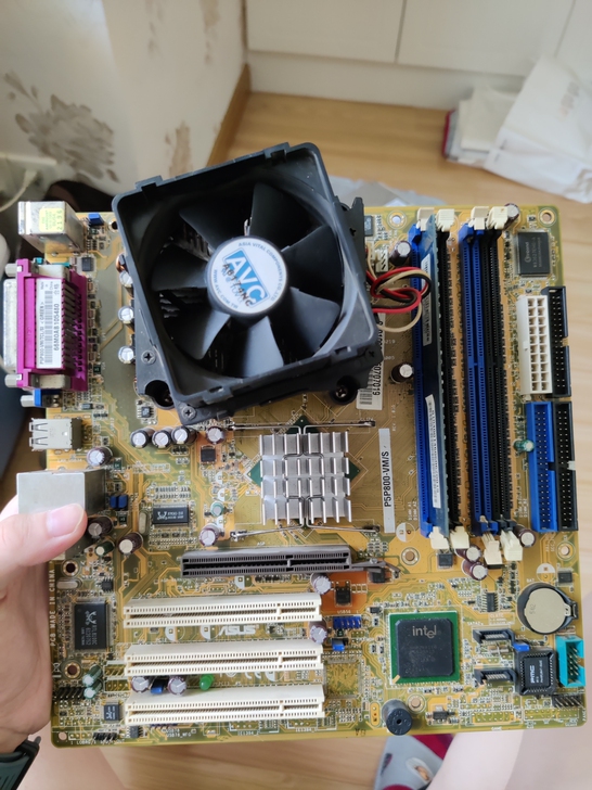 华硕p5p800主板，带赛扬cpu，，散热...