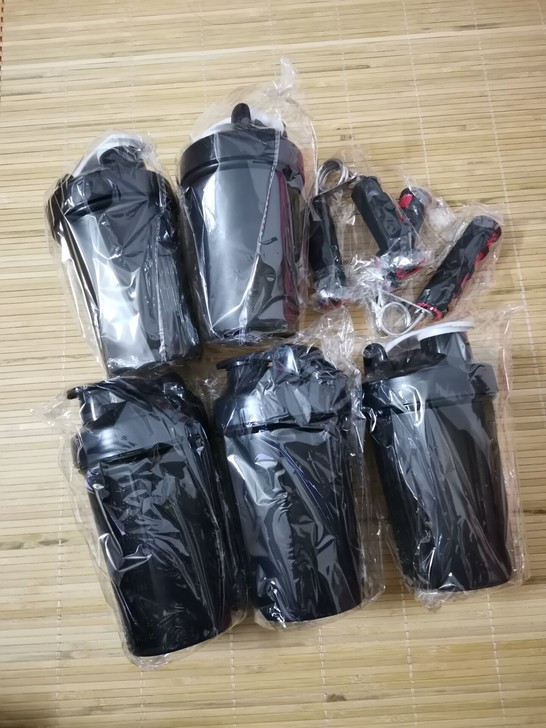 【全新未使用】运动水杯3个，握力器1个 食...