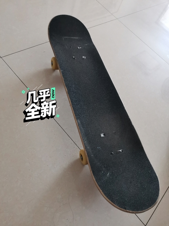 双翘滑板，买来没用几次。磨损看轮子。九成新...