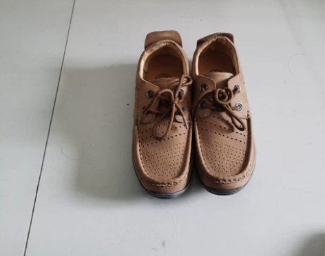 实体专卖店购买，正品标齐全，仅上脚2次 感...