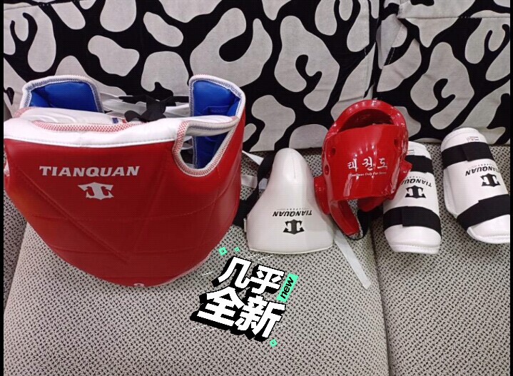 跆拳道实战格斗 护具 ，刚买的穿了，试了两...