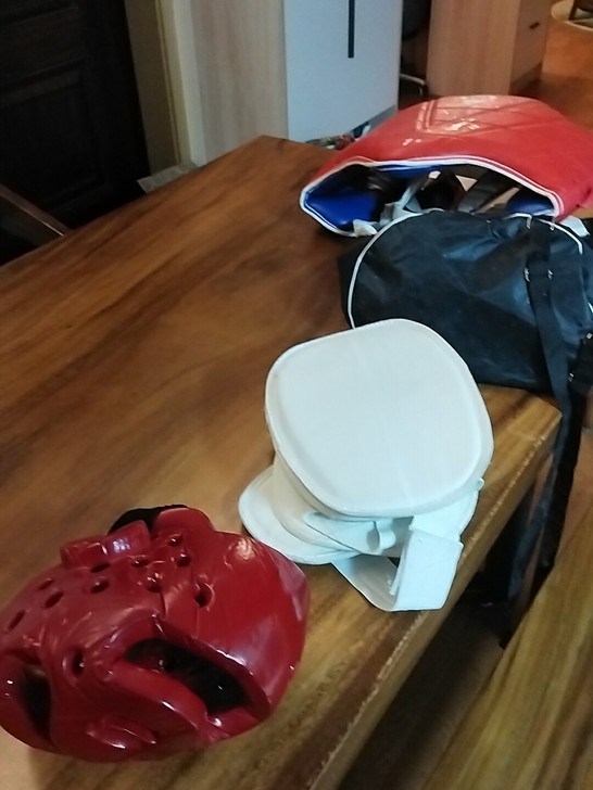 1号护具，孩子嫌小了，几乎全新，80