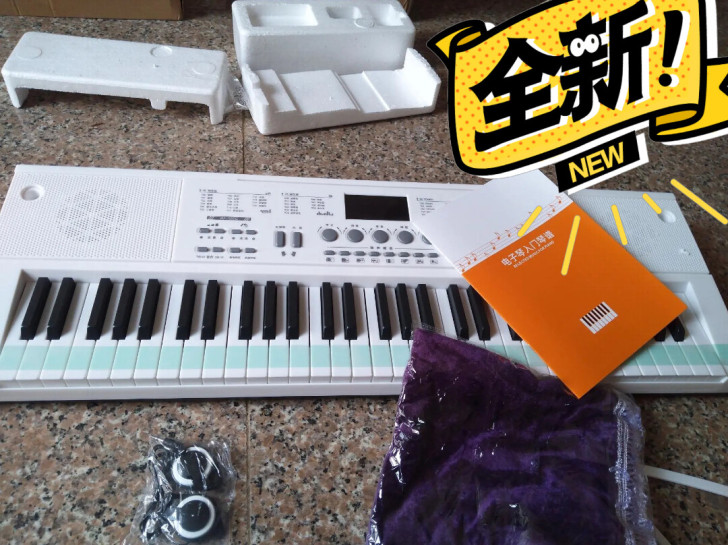 搬家处理,61键电子琴全新,琴膜还没有去,...