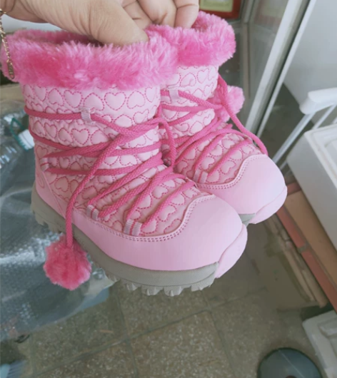 全新漂亮的小骆驼棉靴，雪地靴，里面厚厚的绒...