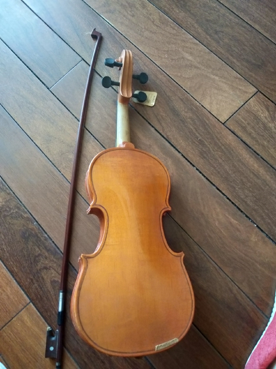 闲置百灵牌小提琴，很长吋间未使用，无弓弦要...