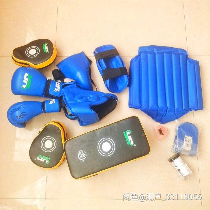 全套出售，买的时候是本来参加了学校的散打社...