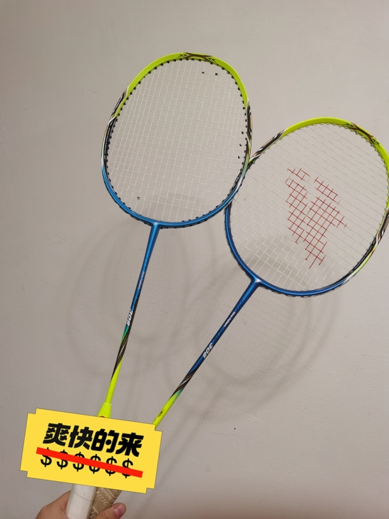羽毛球一对板，便宜处理八成新四十不包邮可自...