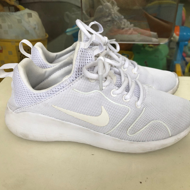 耐克运动鞋，37.5码。