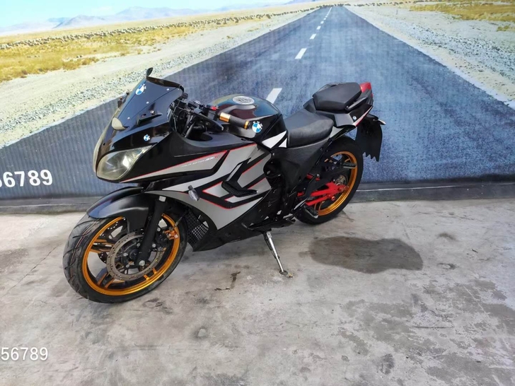 宝马款北极光到货，整车原装，透镜大灯，刀锋...