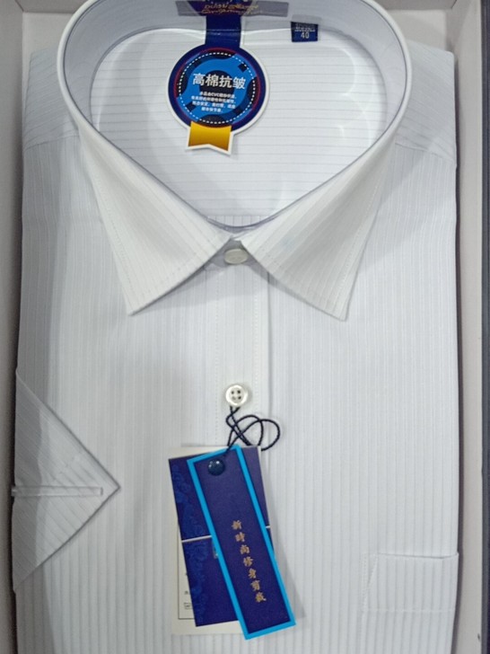 老爷车，白色暗纹，短袖，衬衫，全新 品牌型...